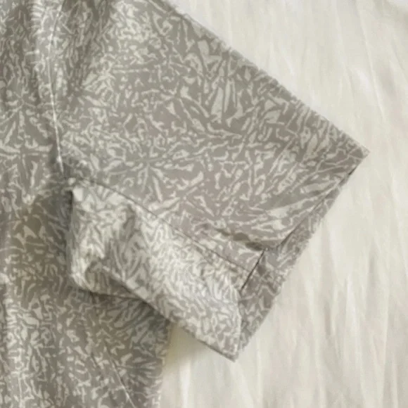 Lululemon Airing Easy SS Short Sleeve Shirt Gray/White Men’s Size S - Picture 2 of 6